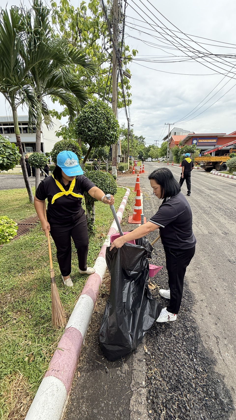title - ส.ป.ก.ยโสธร ร่วมกิจกรรมจิตอาสาพัฒนา เนื่องในวันพระบาทสมเด็จพระปกเกล้าเจ้าอยู่หัว